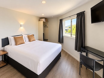 Executive Queen Spa Room