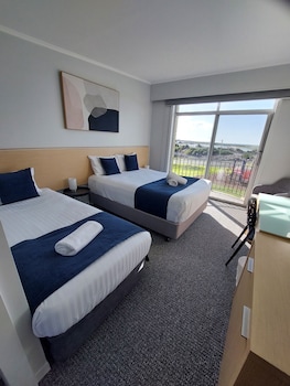 Deluxe Queen Twin River/Sea View - Ground floor