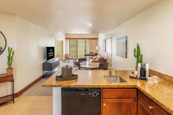 Room, 2 Queen Beds, Mountain View
