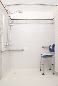 Standard Room, 1 King Bed, Accessible, Balcony