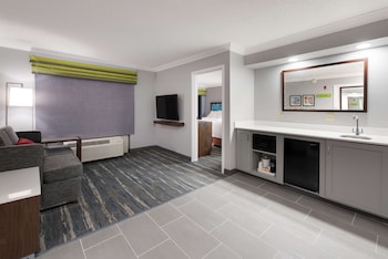 One king suite kitchen non smoking