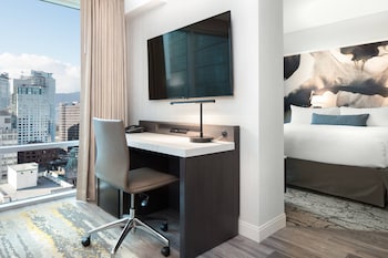 Suite, 1 King Bed, City View