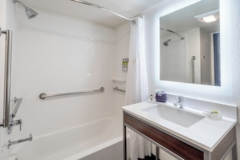 Standard Room, 1 King Bed, Accessible (Mobility)