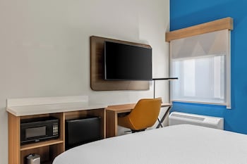 Standard Room, 1 Queen Bed, Accessible Bathtub (Accessible Tub)