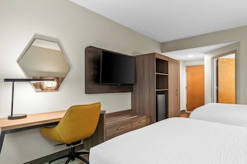 Standard Room, 2 Queen Beds, Ground Floor