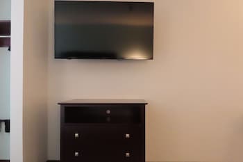 Standard Room, 1 King Bed, Accessible, Refrigerator & Microwave