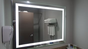 Standard Room, 1 King Bed, Jetted Tub