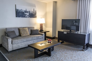 Bachelor Suite 1 King Bed