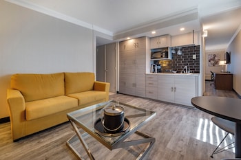 Suite, 2 Queen Beds, Non Smoking, Refrigerator