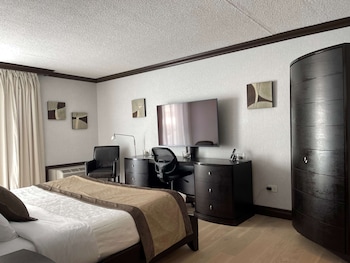 Suite, 1 King Bed, Non Smoking, Refrigerator