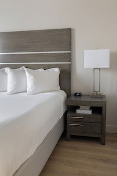 Deluxe Room, 1 King Bed