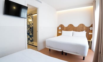 Family Room, 1 Queen Bed with Sofa bed