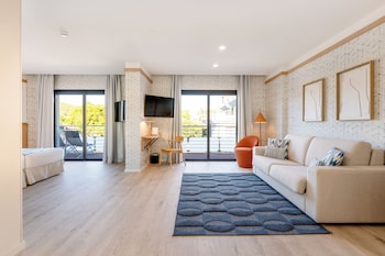 Deluxe Double Room with Balcony (Urban 3 Adults)