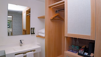 Economy Double Room (Urban Economy, 2 adults + 1 child)