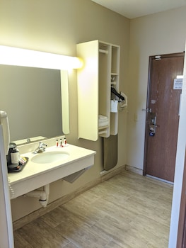 Standard Room, 1 Queen Bed, Accessible, Non Smoking