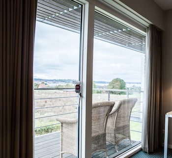 Standard Room, Partial Sea View