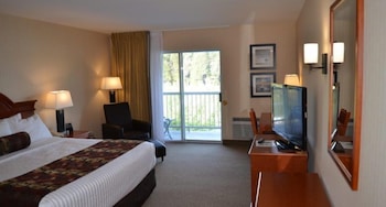 Classic Room, 1 King Bed, Lakeview - No Pets