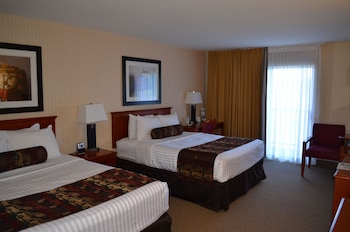 Classic Room, 2 Queen Kitchenette, Lakeview - No Pets