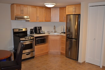 1 Bedroom 2 Queen Lakeview Family Suite - No Pets