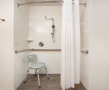 Room, 1 King Bed, Accessible, Non Smoking (Mobility & Hearing, Roll-in Shower)