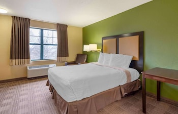 Room, 1 Queen Bed, Accessible, Smoking (Kitchen, Modern)