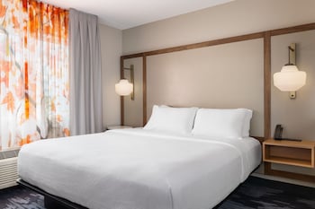 Room, 1 King Bed (Mobility/Hearing Access, Roll-In Shwr)