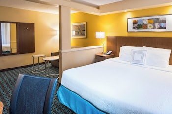 Suite, 1 King Bed with Sofa bed, Accessible Bathtub