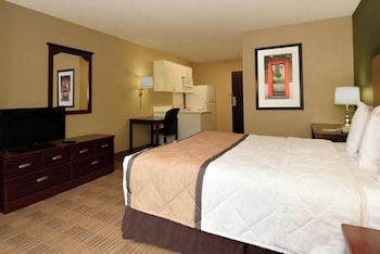 Room, 1 Queen Bed, Roll-in Shower, Non Smoking (Kitchen, Modern)