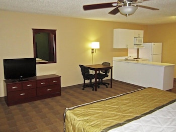 Room, 1 King Bed, Non Smoking, Kitchen