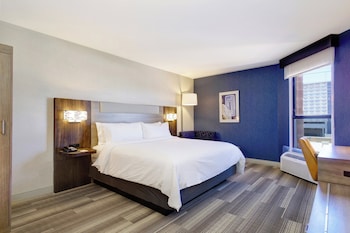 Standard Room, 1 King Bed, Roll-in Shower (Mobility Accessible)