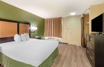 Room, 1 King Bed, Non Smoking, Kitchen (Shower)