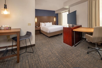 Deluxe Room, 1 Queen Bed with Sofa bed (Studio)