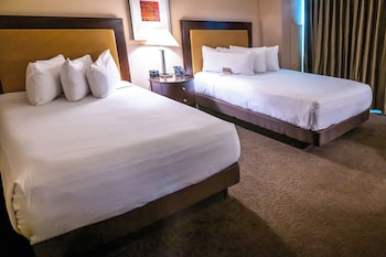 Deluxe Room, 2 Queen Beds, Smoking