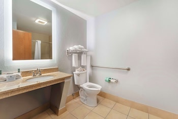 Standard Room, 2 Queen Beds, Accessible, Bathtub