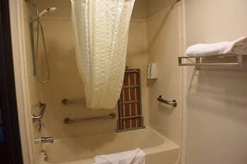 Standard Room, 2 Queen Beds, Accessible, Bathtub