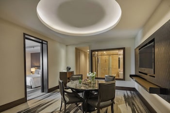 Junior Suite (Red Level)