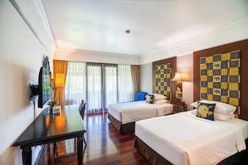 Luxury Two Bedroom Residence, Pool View, Partial Ocean View (Free Airport Transfer)