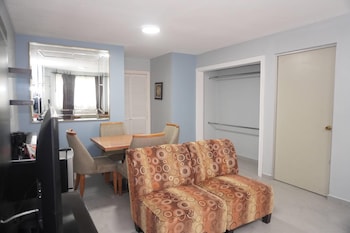Suite, 1 King Bed, Non Smoking