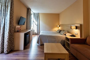 Standard Room, 1 Double or 2 Twin Beds