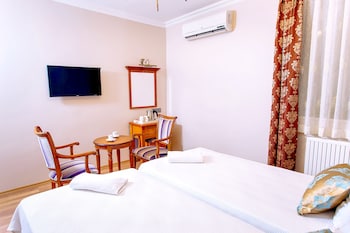 Economy Twin Room, 2 Twin Beds, No Windows