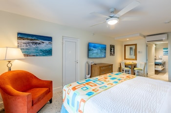 Superior Studio, 1 King Bed, Non Smoking, Ocean View