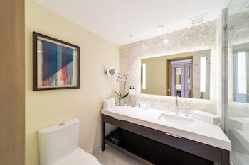 Classic Room, 2 Double Beds, Pool View