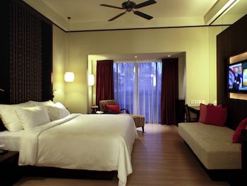 Deluxe Room, 1 King Bed with Sofa bed