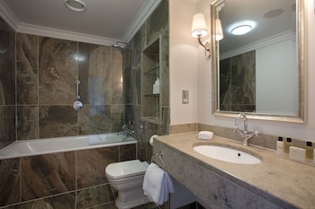 Deluxe King bedded room in historic Mansion House