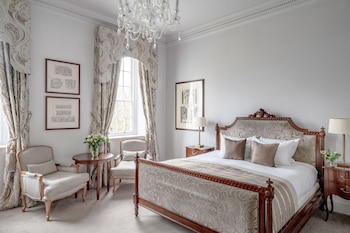 Deluxe King bedded room in historic Mansion House