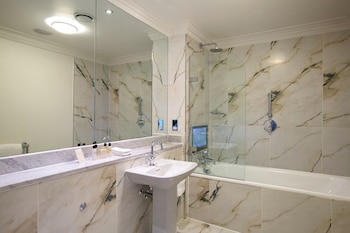 Executive King Bedded room in Bailbrook Court