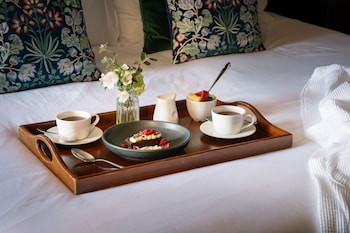 Deluxe King bedded room in historic Mansion House