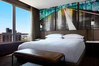 Suite, 1 King Bed with Sofa bed, City View