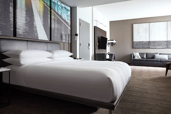 Suite, 1 King Bed with Sofa bed, City View