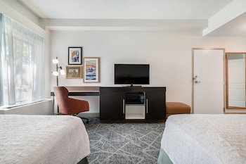 Room, 2 Queen Beds, Accessible (Hearing Shower)